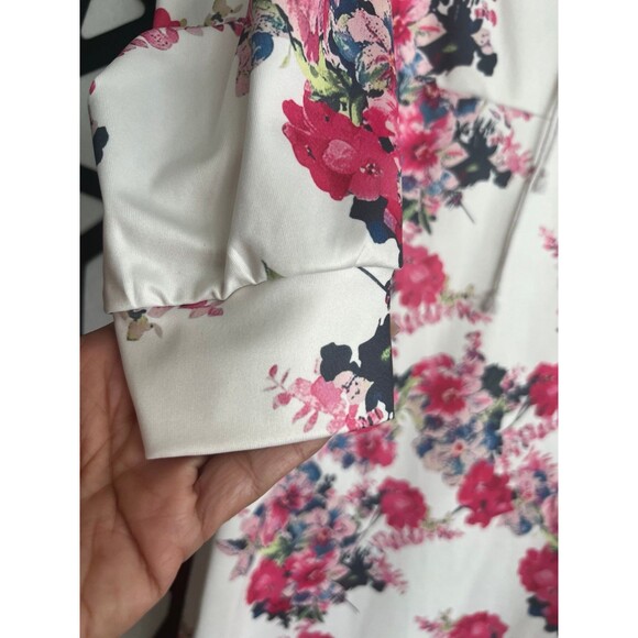 Beautiful flattering long demure floral dress. Perfect for wedding guests - Picture 4 of 8